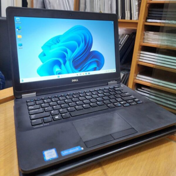Dell latitude 7270 , corei5 8gb/256gb ssd , keyboard light, 6th generation. ‼️